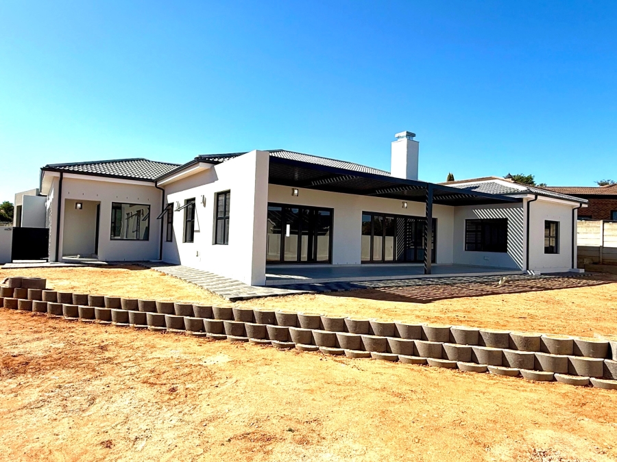 4 Bedroom Property for Sale in Tafelzicht Western Cape